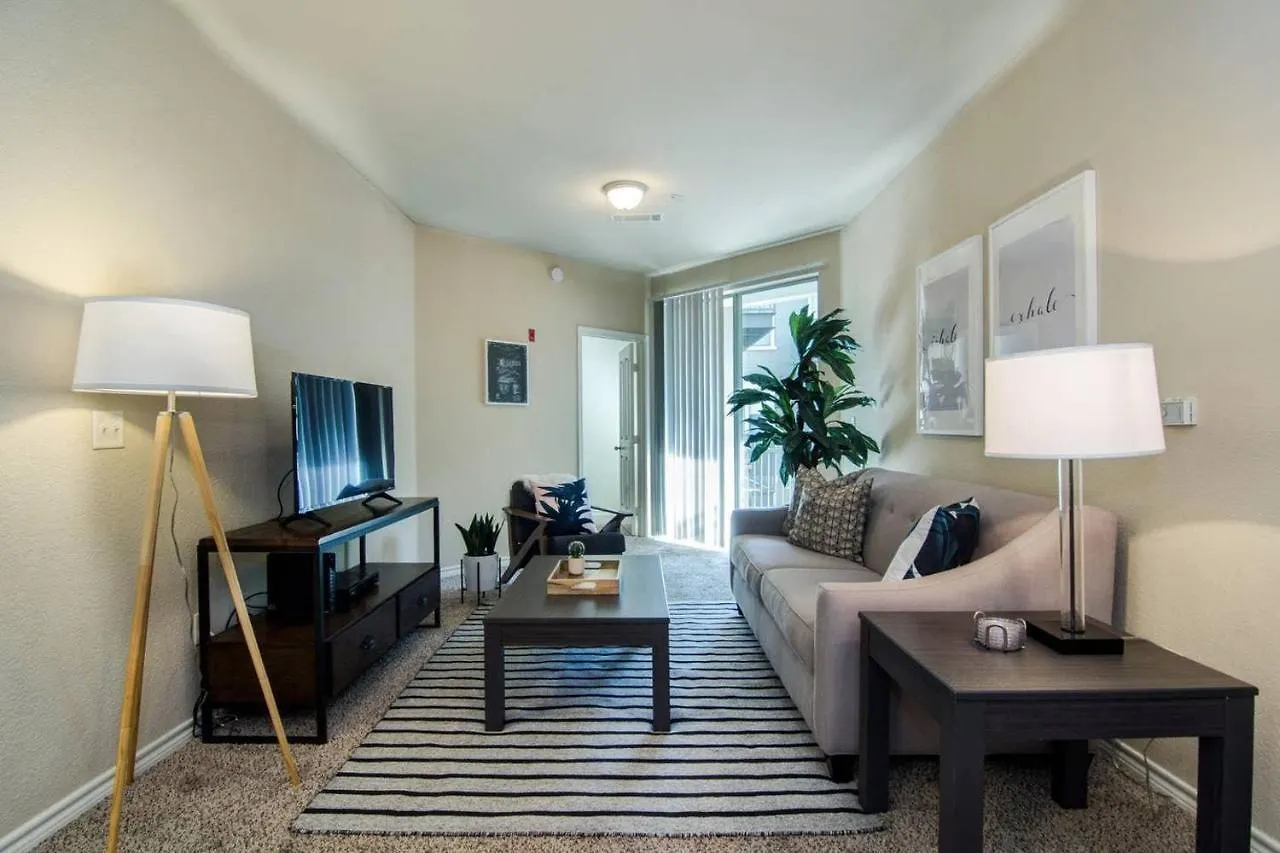 Walk To Downtown Memphis! Apartment
