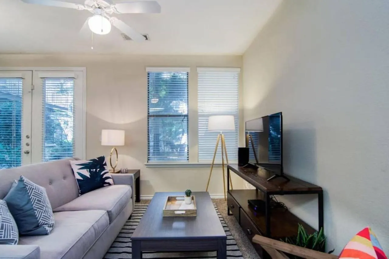 Walk To Downtown Memphis! Apartment